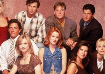 A Atriz de ‘Melrose Place’ aceita ir voluntariamente à reabilitação após prisão e um suposto princípio de overdose