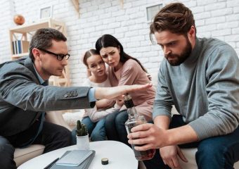 Como internar um dependente químico que não aceita que está doente?