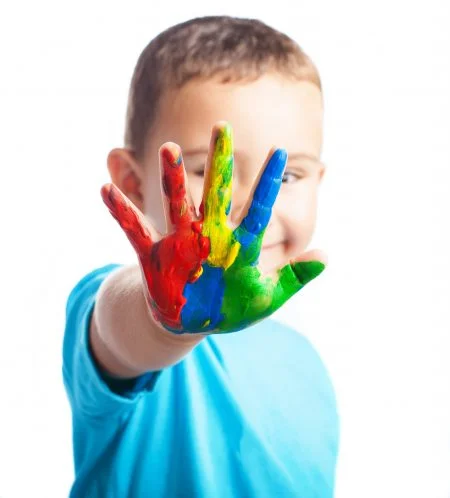 Criança com autismo, altista.